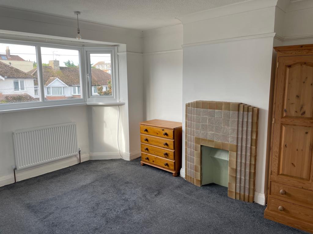 Lot: 11 - THREE BEDROOM HOUSE FOR IMPROVEMENT WITH PARKING -